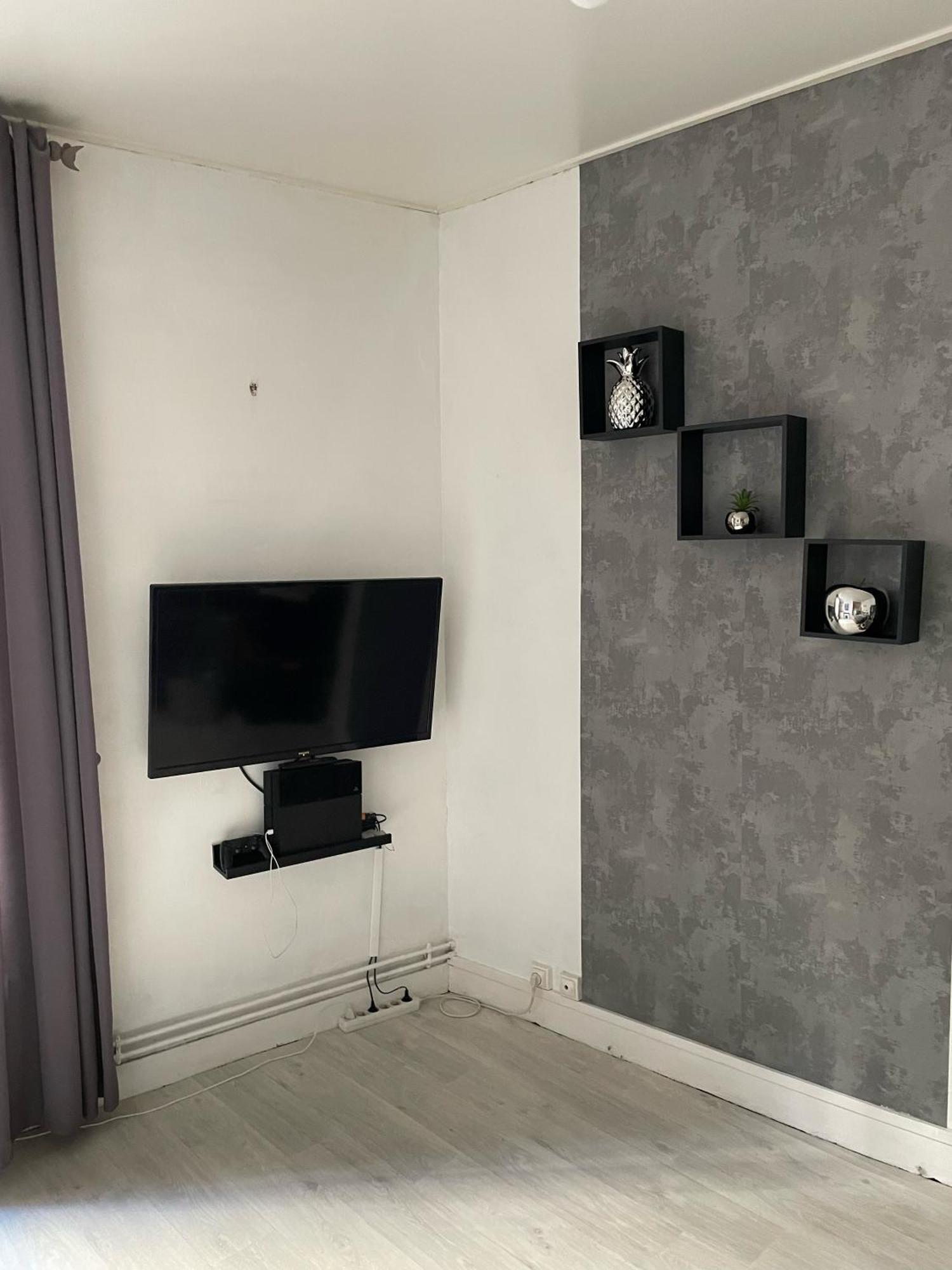 Au Bas De Montmartre ! Apartment Paris Bagian luar foto